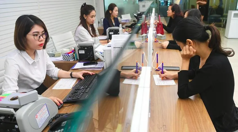 💰 Lãi suất ngân hàng nửa cuối năm sẽ ra sao? Gửi tiết kiệm vẫn có thể hưởng trên 7%, nhưng vay vốn khó giảm lãi