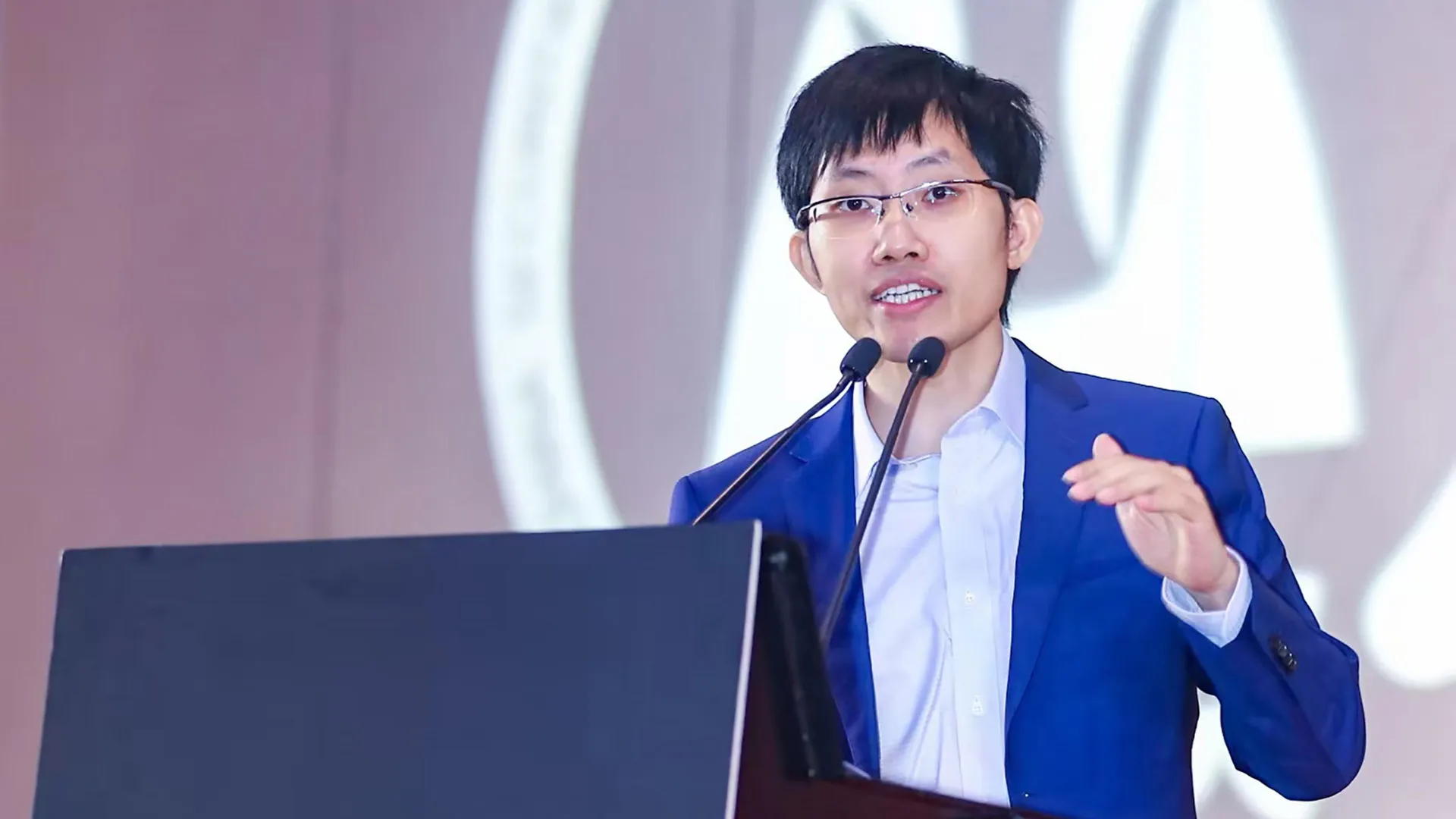 🤖 Nhà sáng lập DeepSeek chính thức trở thành tỷ phú AI giàu nhất thế giới, vượt các nhà sáng lập ChatGPT