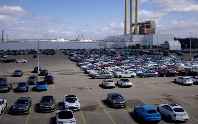 Toyota áp sát ngôi vương 100 năm của GM tại Mỹ: Hãng xe Nhật đang đe dọa “gã khổng lồ” Detroit