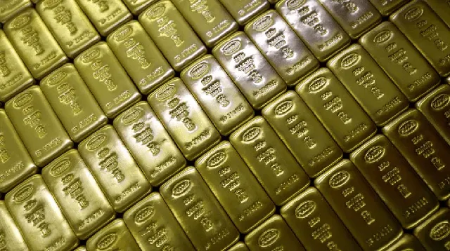 Nga bán 33,7 tỷ USD vàng, dự trữ chạm đáy 6 năm: Chuyện gì đang xảy ra?