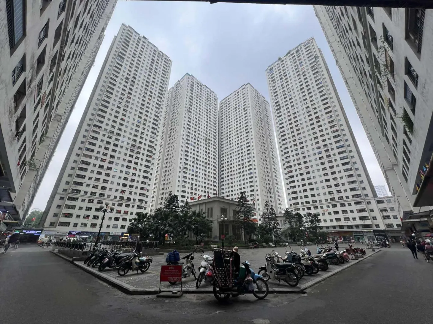 Hà Nội yêu cầu xử lý dứt điểm tình trạng chậm cấp “sổ hồng” tại các dự án chung cư