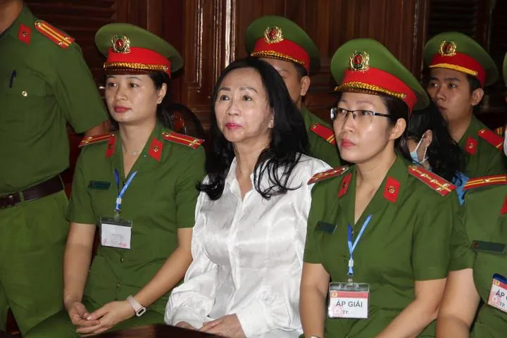 Thi hành án bất ngờ đổi tên chủ sở hữu loạt tài sản liên quan bà Trương Mỹ Lan trong vụ Vạn Thịnh Phát