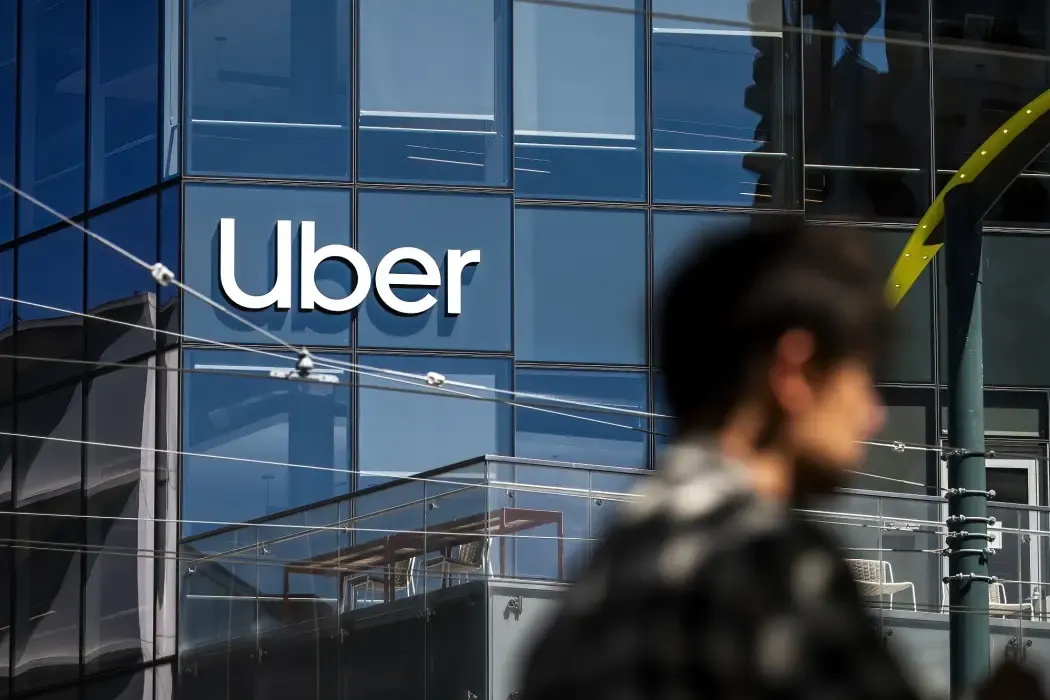 Uber bị phạt gần 1 tỷ USD vì dùng AI tự động khóa tài khoản tài xế