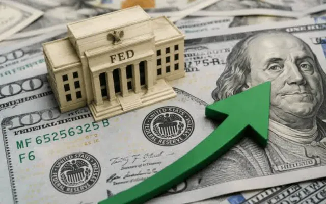 Kỳ vọng Fed tăng lãi suất đảo chiều: 55% chuyên gia dự báo Mỹ có thể đối mặt nhiều đợt thắt chặt