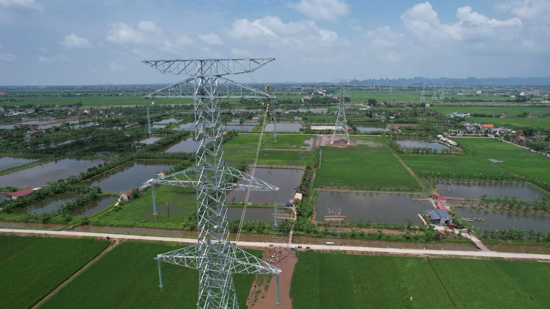 VIỆT NAM CẦN 136,3 TỶ USD ĐỂ MỞ RỘNG NGUỒN VÀ LƯỚI ĐIỆN