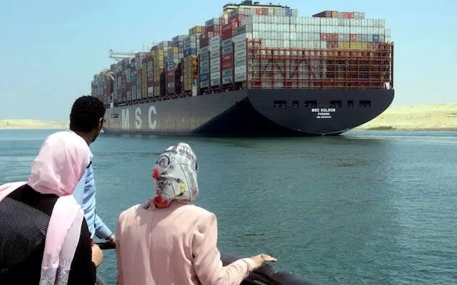 Vì sao siêu tàu container dài tới 399,9 m nhưng không thể dài thêm?