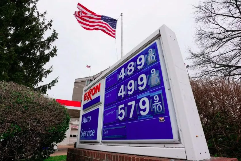 Giá diesel tăng vọt, Texas ban bố tình trạng thảm họa