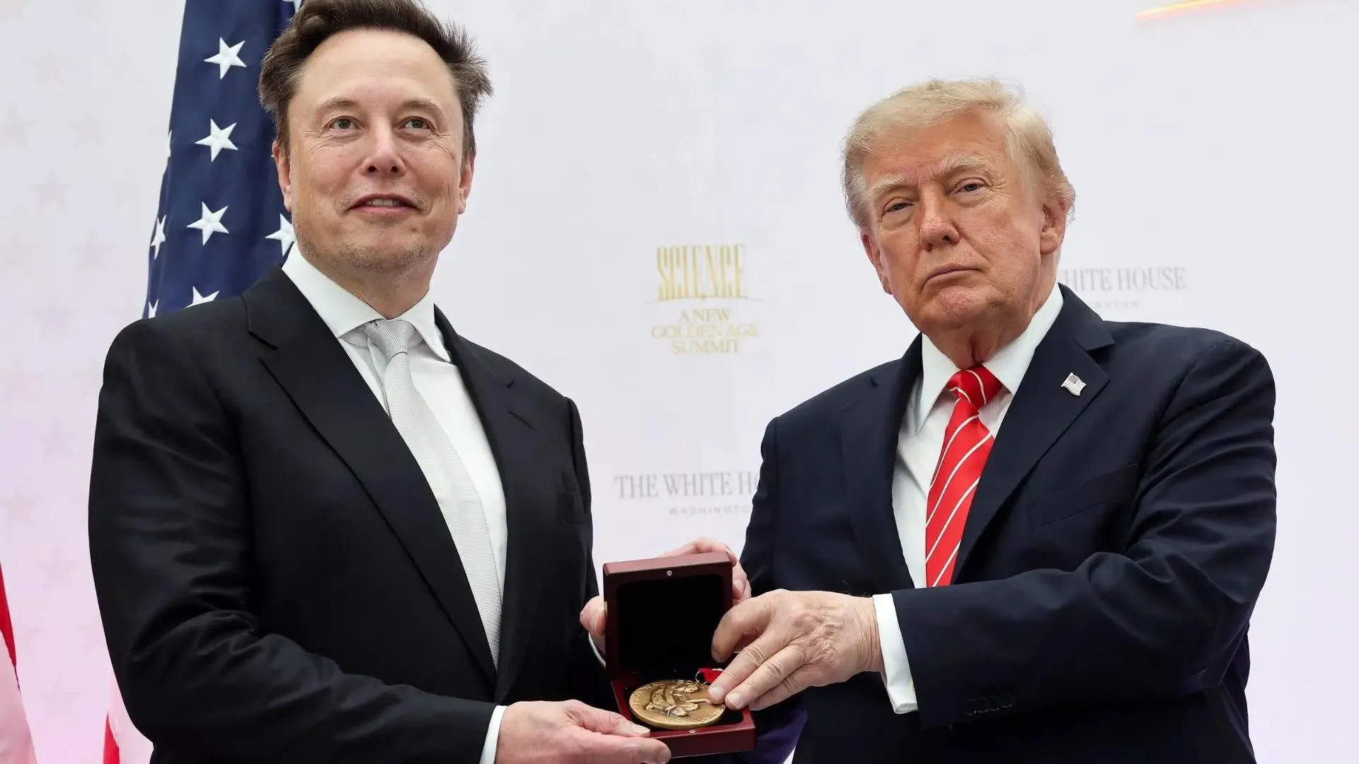 Ông Trump vinh danh Elon Musk, gọi tỷ phú là “Thomas Edison thời hiện đại”