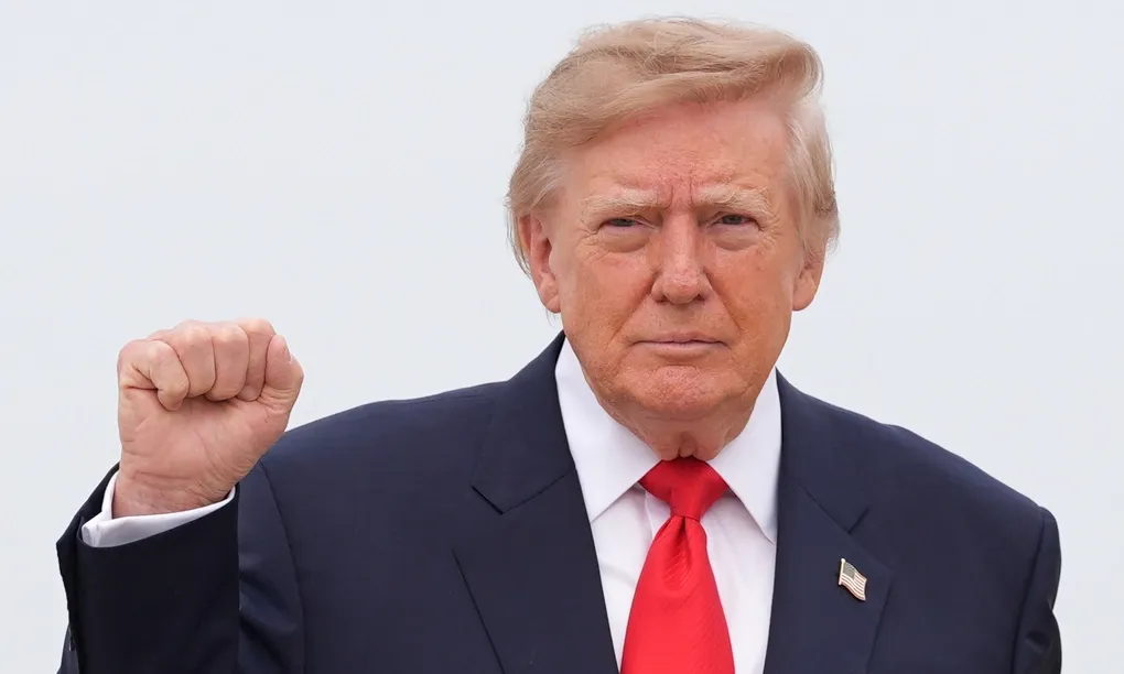 Ông Trump cân nhắc cùng Arab Saudi tấn công Houthi sau vụ tập kích khiến 12 người chết