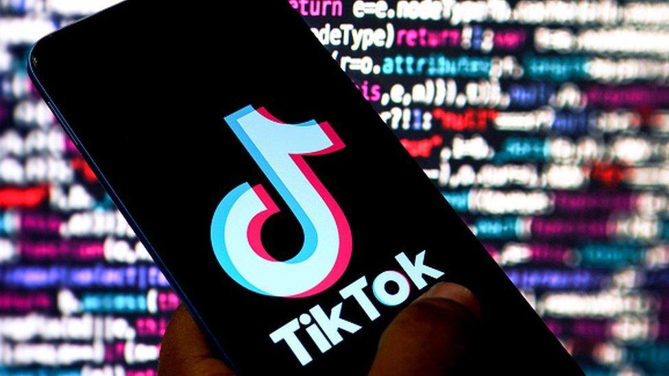 Ảo tưởng giàu nhanh trong tài chính Gen Z: TikTok đang khiến bạn nghèo đi