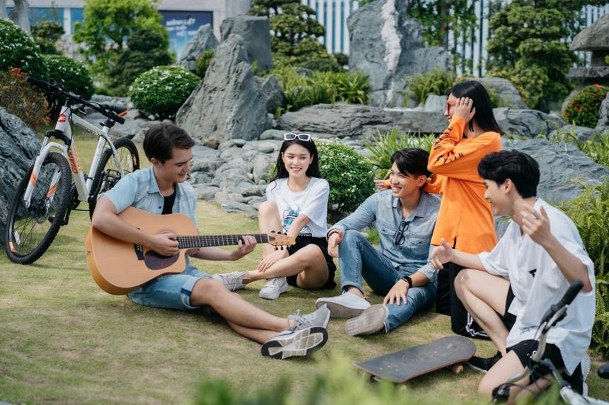 Lối sống phô diễn đang bào mòn tài chính Gen Z