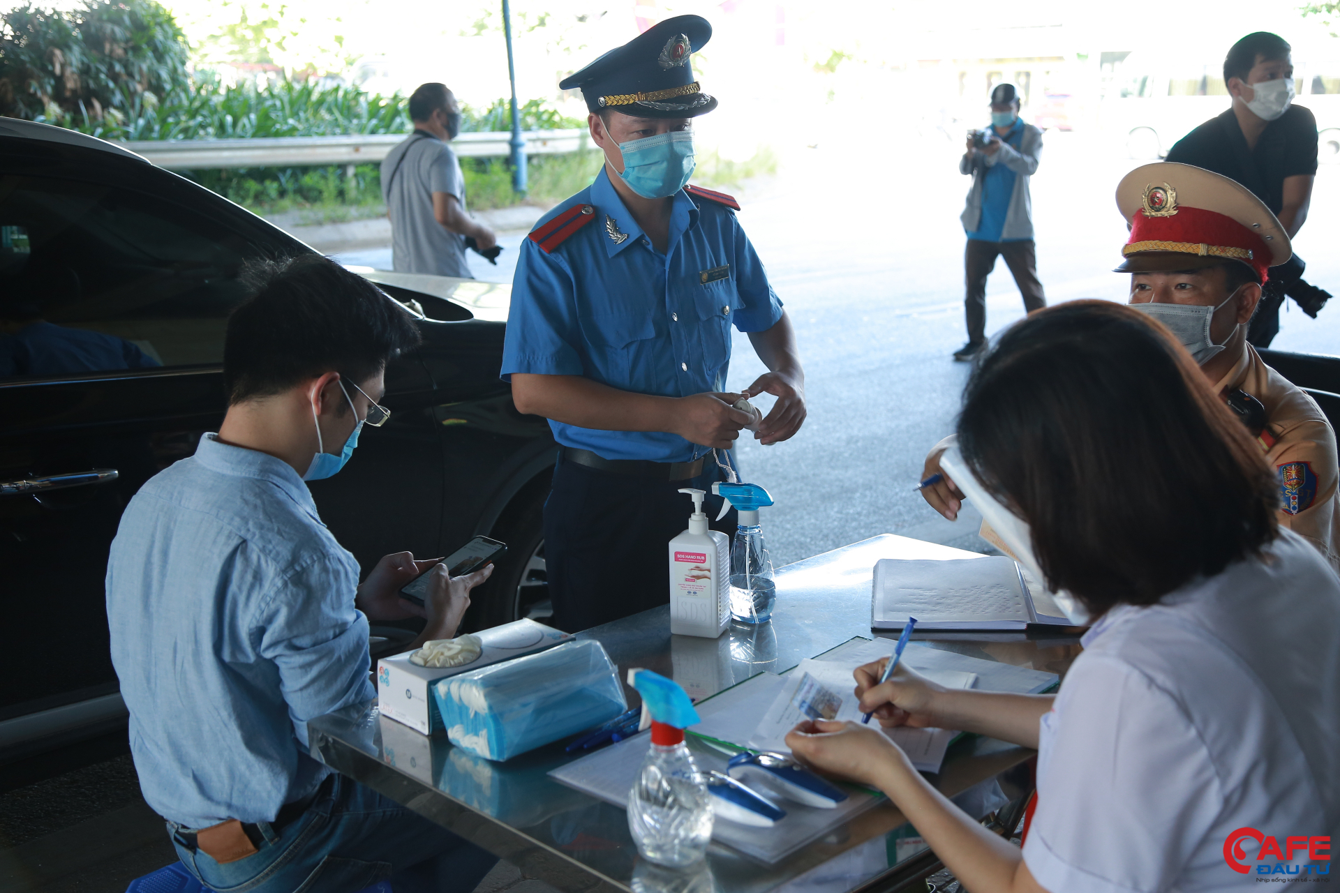 Hà Nội bắt đầu triển khai 22 chốt kiểm soát dịch Covid-19, có test nhanh Covid-19
