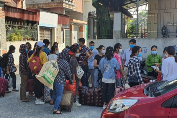 Thanh Hóa: Kiểm điểm Hiệu trưởng đưa 300 sinh viên đi thực tập giữa mùa dịch
