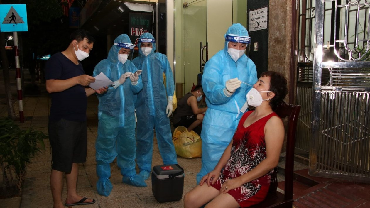 Hà Nam: Xuất hiện nhiều ca dương tính, Phủ Lý 'thần tốc' xét nghiệm diện rộng