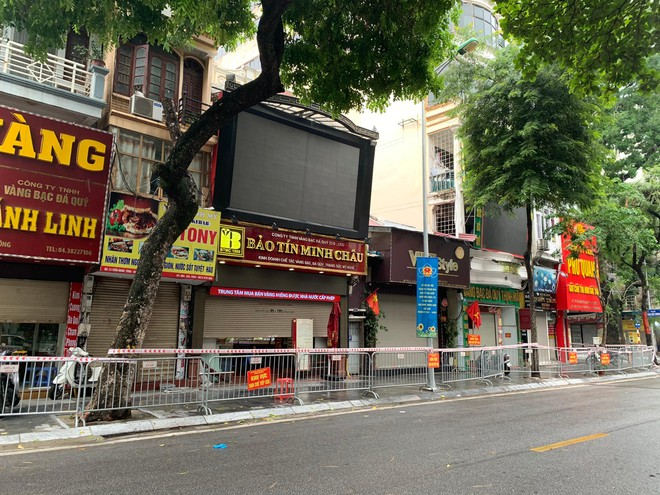 Hà Nội: Phong tỏa tạm thời 3 hiệu vàng và 8 số nhà trên phố Trần Nhân Tông vì có trường hợp F0