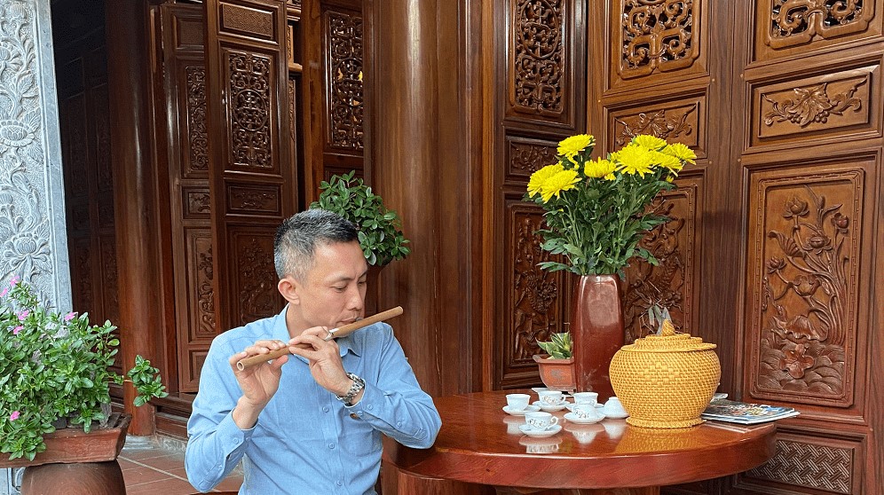 Thơ tình Nguyễn Văn Long: Yêu Thực Cháy Rồi Chẳng Giá Băng