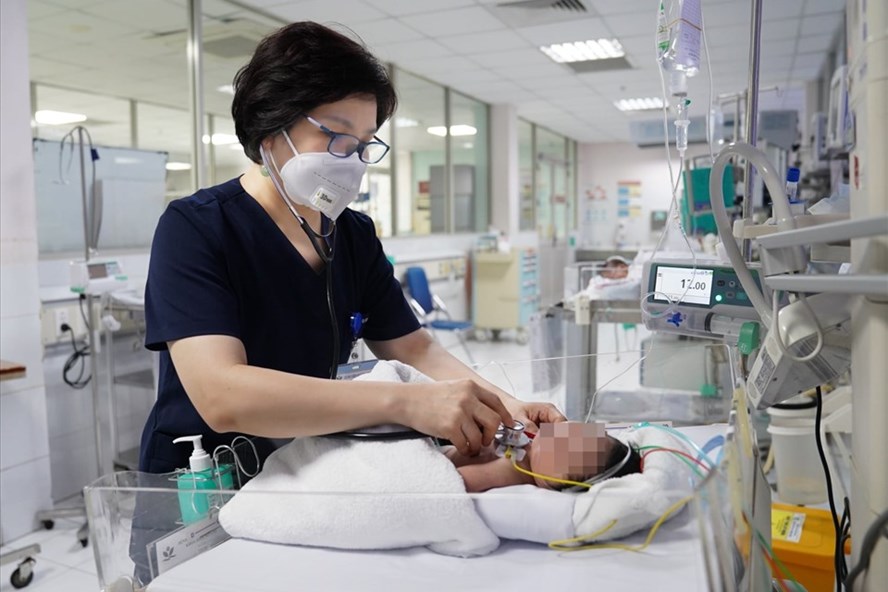 Trẻ 2 ngày tuổi ngộ độc sái thuốc phiện