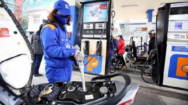Giá xăng có thể giảm mạnh vào ngày mai
