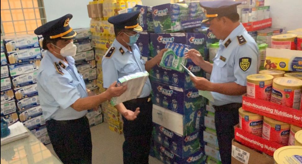 Gần 1.000 hộp sữa Ensure, Similac, Enfagrow nghi nhập lậu bị tạm giữ