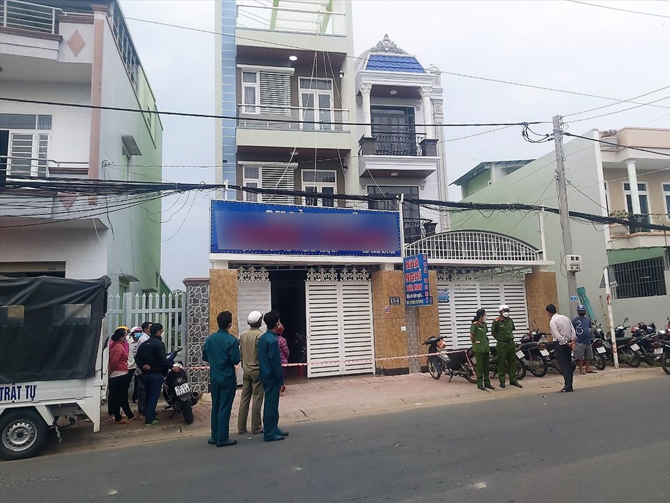 Nóng: Nghi án chồng giết vợ rồi tự tử trong nhà nghỉ, bỏ lại con 5 tuổi