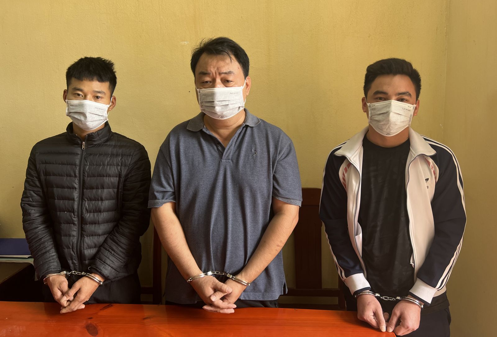 Dùng xăng phóng hỏa đốt xe ôtô để trả thù cá nhân