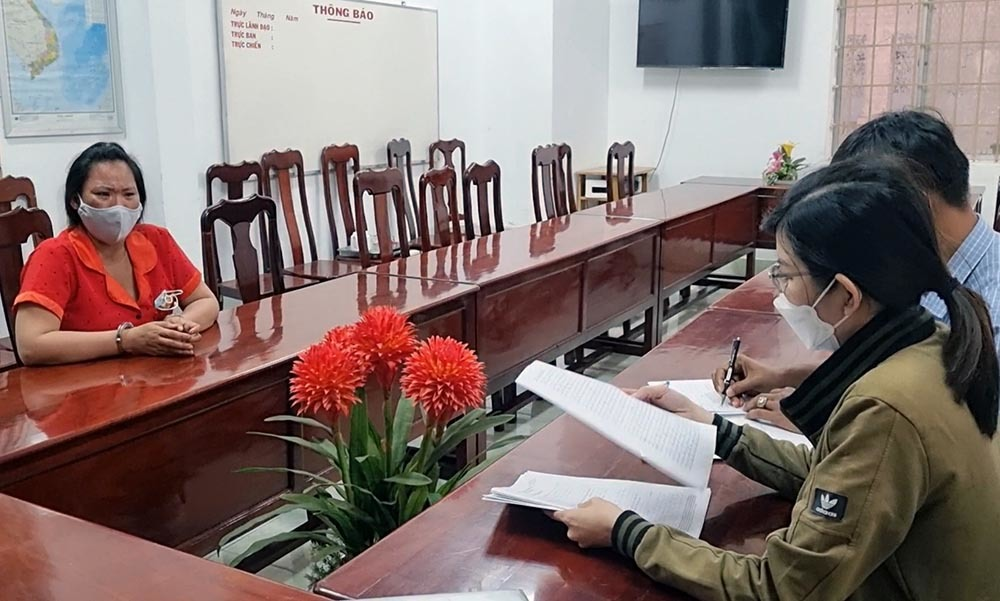 Vác dao rượt chém mẹ chồng 'hờ', con dâu lộ diện tội phạm trốn truy nã gần 20 năm