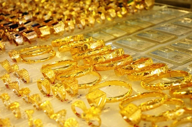 Giá vàng trong nước đồng loạt tăng 100.000 đồng/lượng