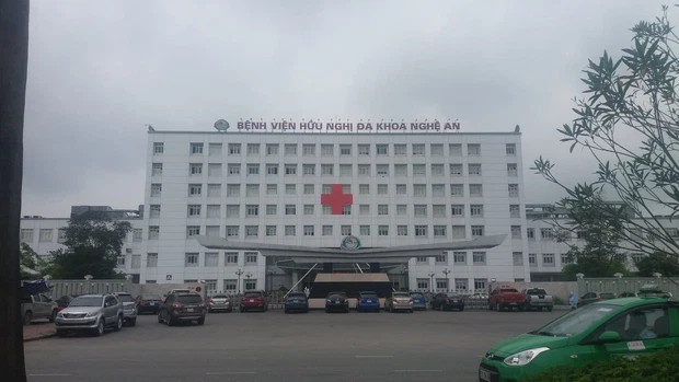 Bệnh nhân rơi từ tầng 3 bệnh viện xuống đất tử vong