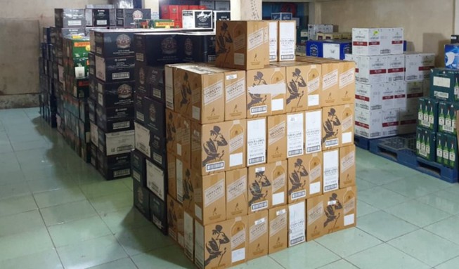 Kho rượu ngoại nhập không chứng từ bị phát hiện ở TP. HCM