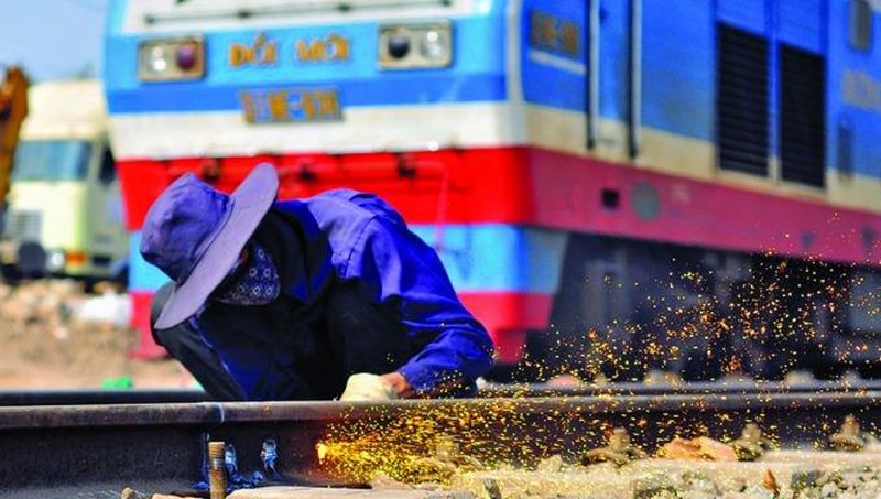 Phí sử dụng kết cấu hạ tầng đường sắt được Bộ Tài chính giảm 50%