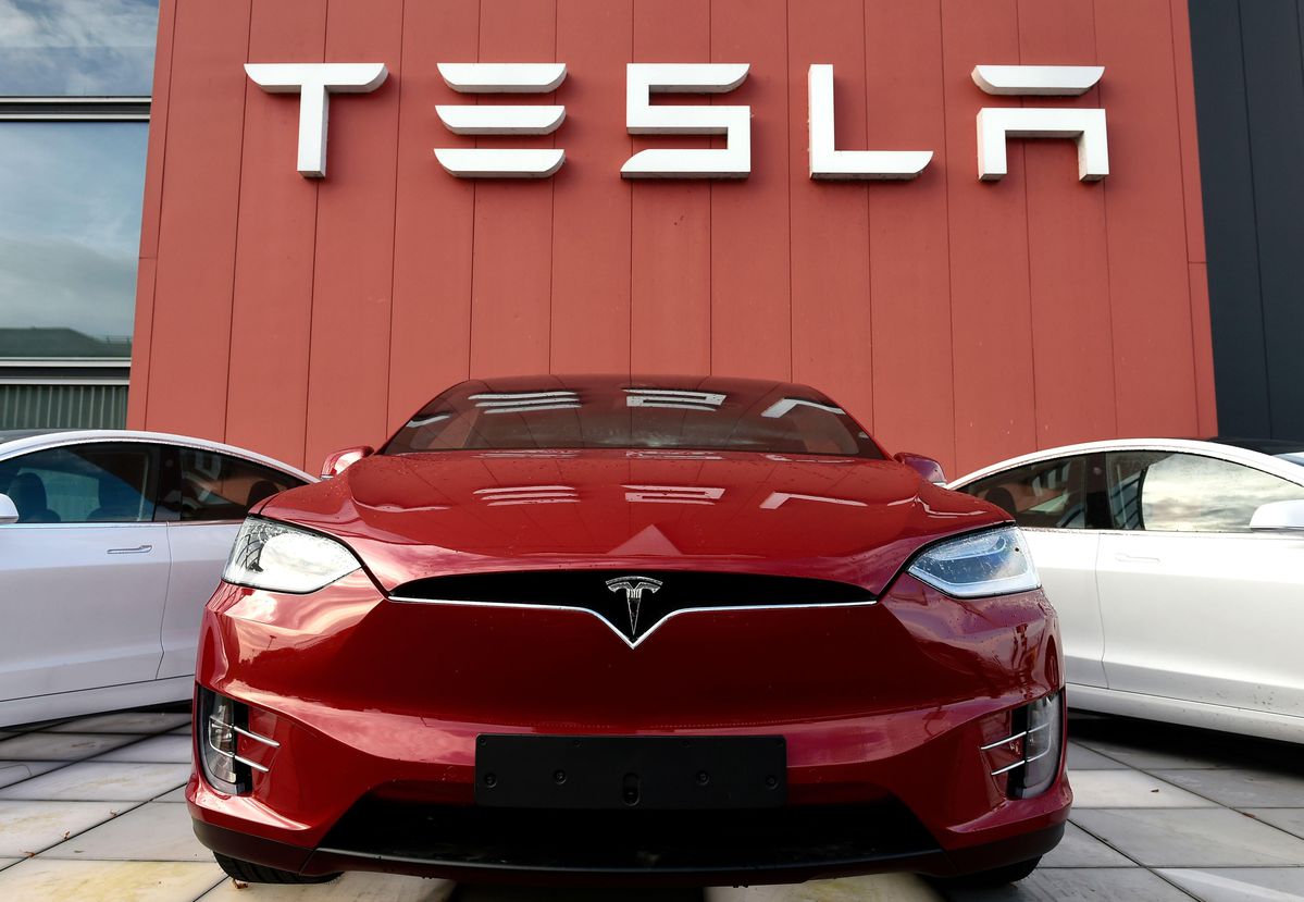 Vì sao giá cổ phiếu Tesla tăng mạnh trở lại sau 5 ngày tuột dốc thê thảm?