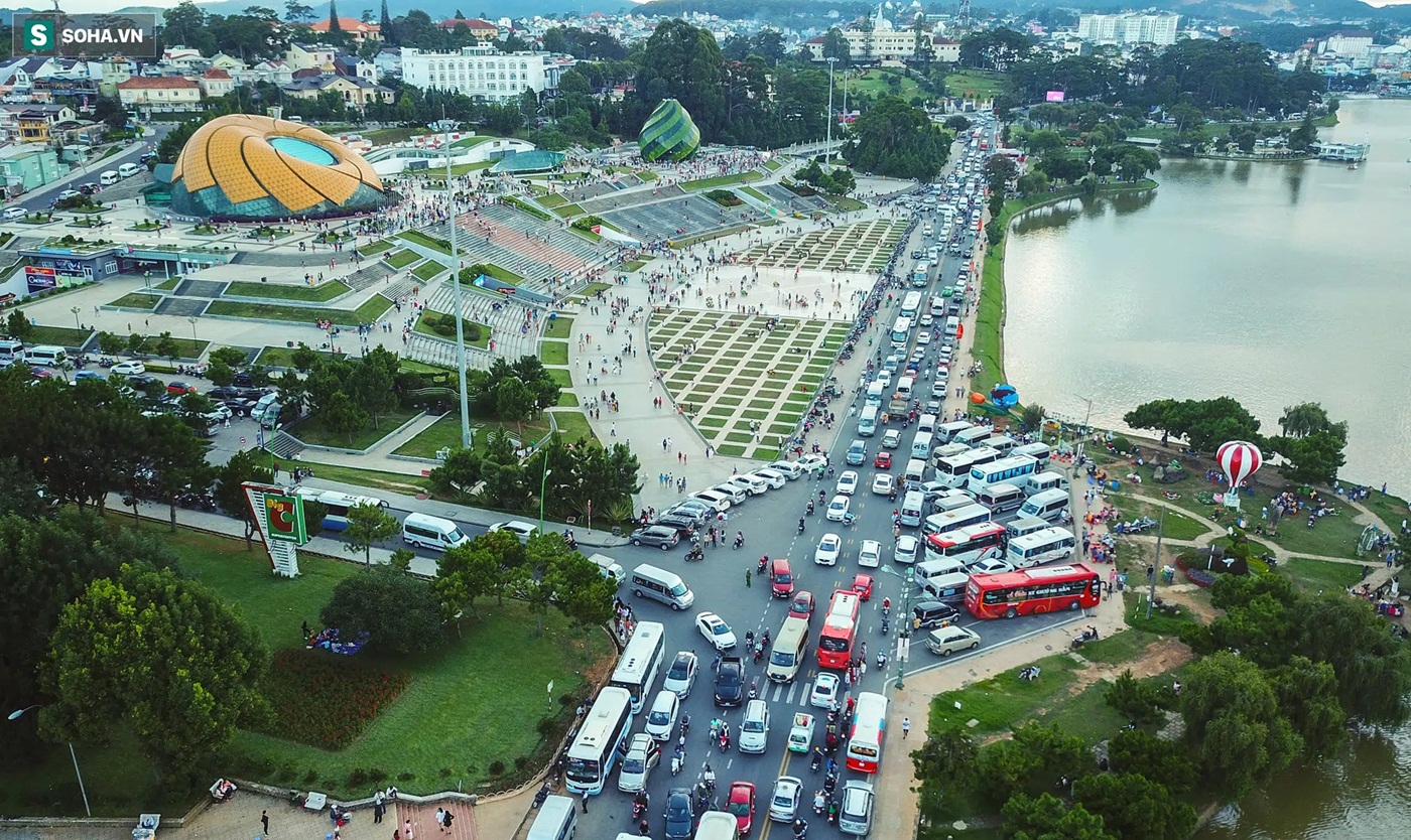 TP. Đà Lạt lần đầu lắp cụm đèn tín hiệu giao thông