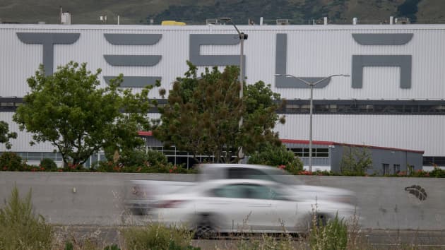 Nhà máy lớn nhất của Tesla tại Mỹ bốc cháy