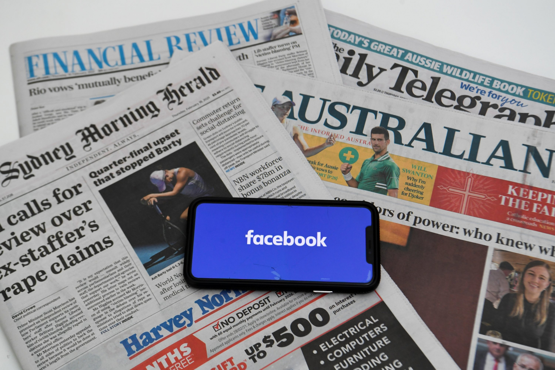 Facebook chấp nhận trả tiền cho giới báo chí của Australia