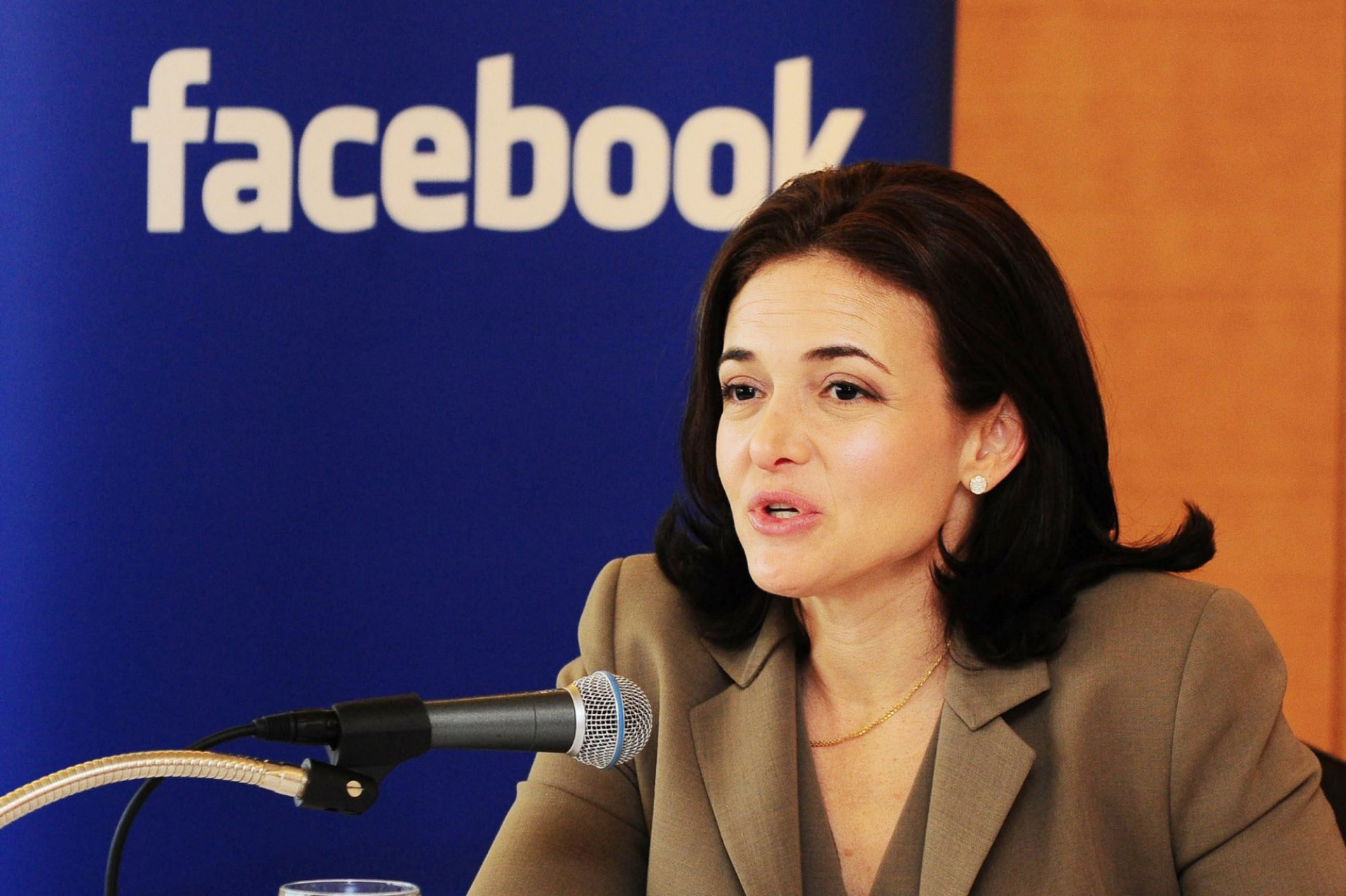 Facebook đề xuất nghỉ phép có lương cho nạn nhân của bạo lực gia đình