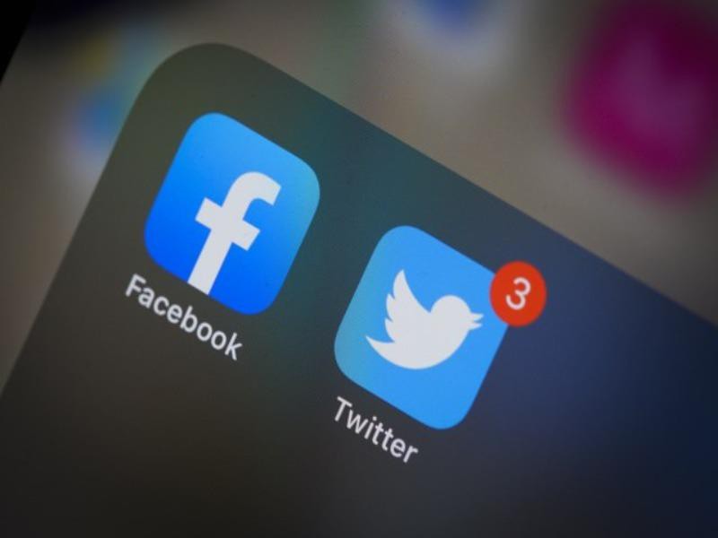 Facebook, Twitter bị cáo buộc làm quá ít để loại bỏ thông tin sai lệch về vắc-xin