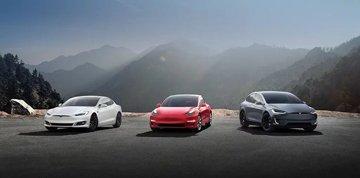 Tesla phải hoàn tiền cho khách hàng vì các khoản phí trùng lặp 