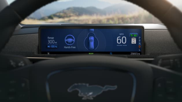 CEO của Ford chế nhạo hệ thống tự hành của Tesla