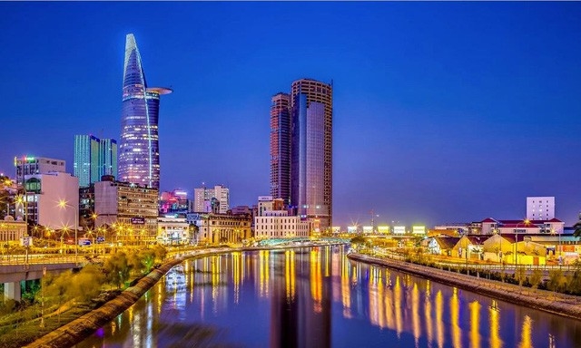 Kinh tế Hà Nội, TP. HCM 'vượt bão' Covid-19