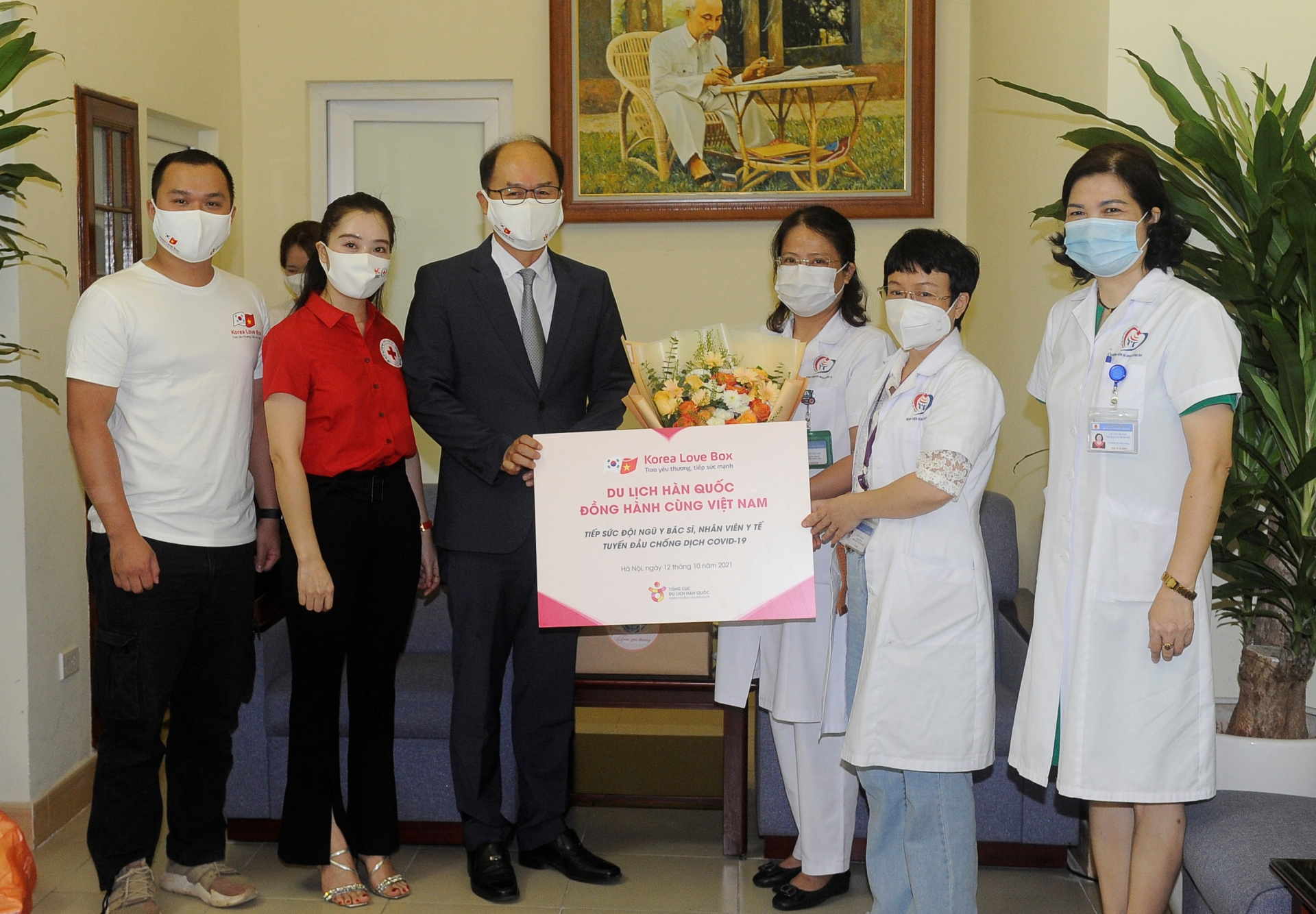 Du lịch Hàn Quốc đồng hành cùng Việt Nam tiếp sức lực lượng tuyến đầu chống dịch