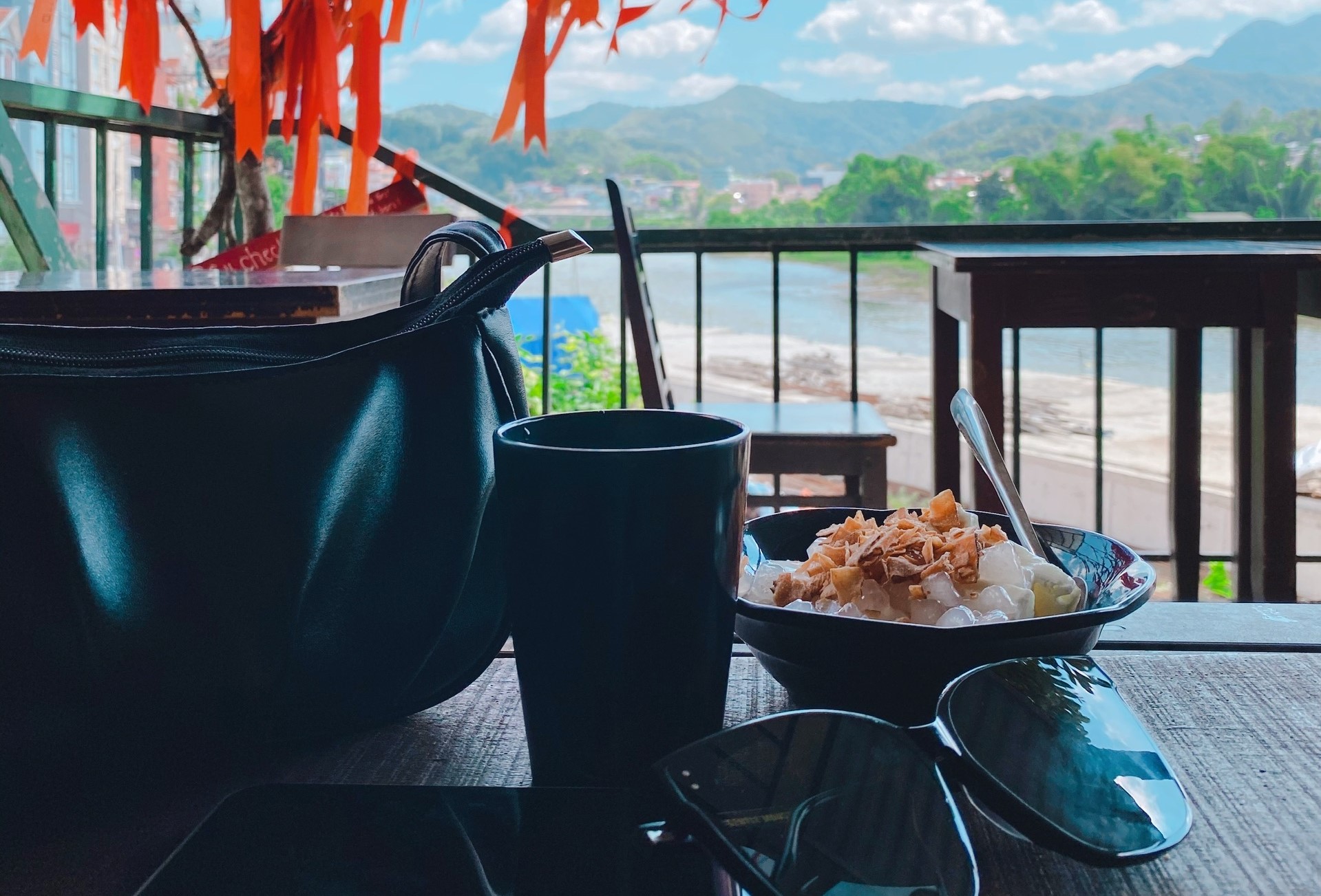 Giới thiệu bài thơ: Em Về Đi Em, Nhớ Rất Nhiều