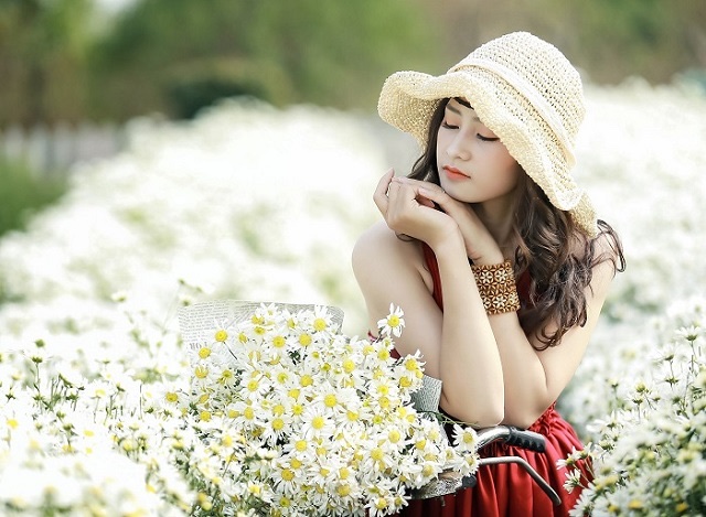Thơ Nguyễn Văn Long: Sóng Sánh Đồi Hoa