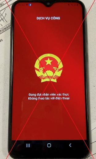 Bị chiếm đoạt tài sản khi cho mượn điện thoại để cài phần mềm Dịch vụ công giả mạo