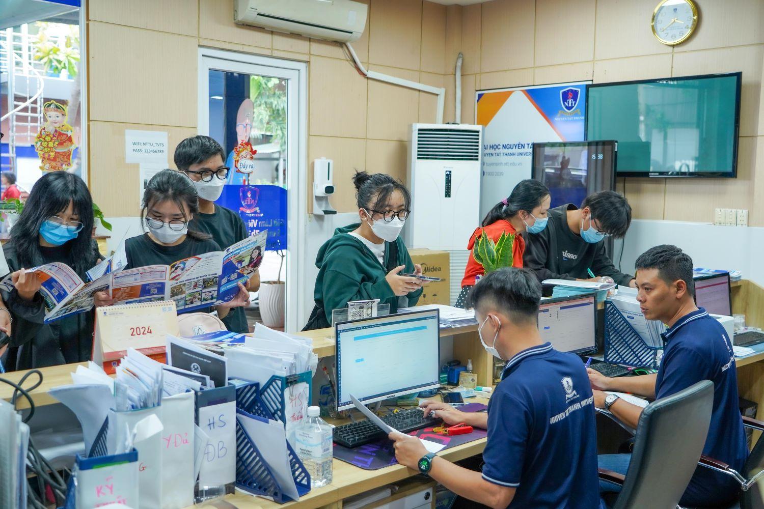 Những lưu ý khi xét học bạ vào đại học khối ngành Sức khoẻ năm 2024