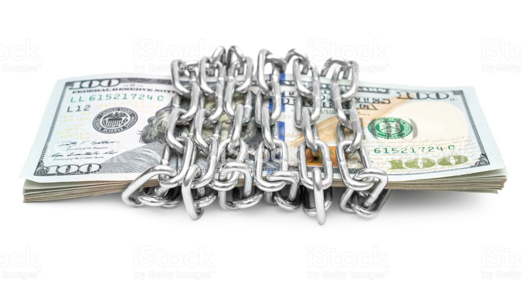 Hệ thống tài chính bị kìm hãm (Financial repression) theo thuyết của Shaw và McKinnon là gì?
