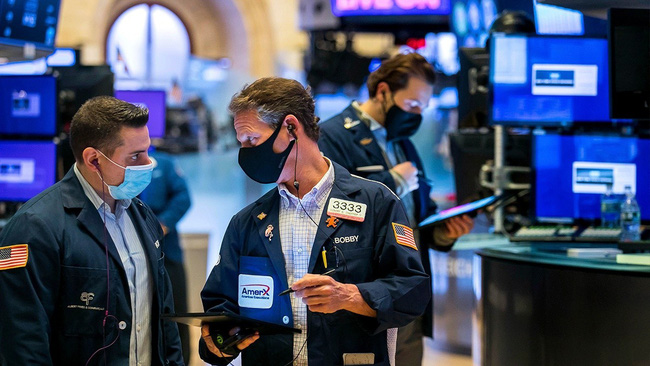 Dow Jones 'bay' hơn 600 điểm do căng thẳng Nga-Ukraine leo thang