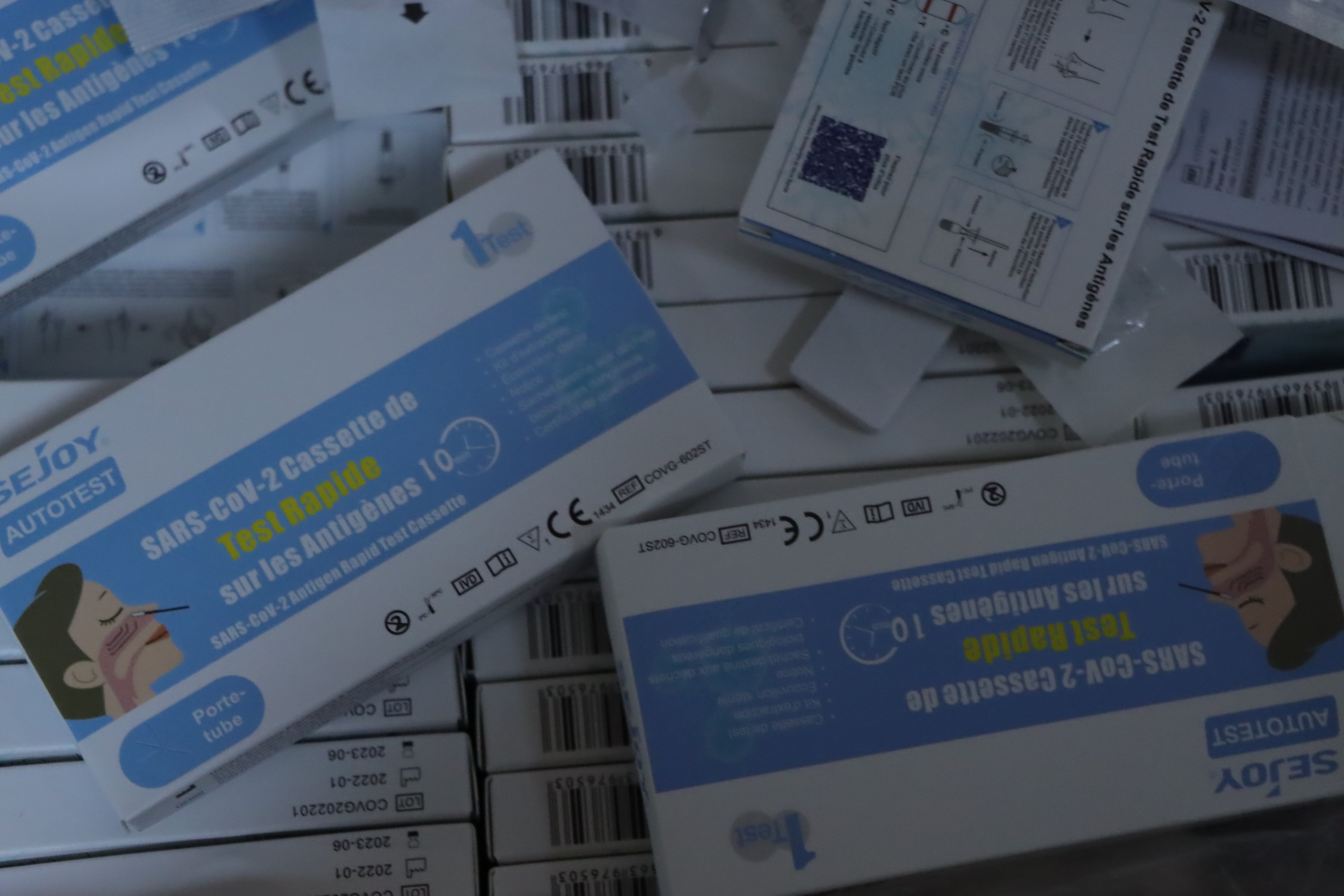Lô kit test Covid-19 và thuốc tân dược trị giá trên 10 tỷ bị thu giữ tại Cảng Hà Nội