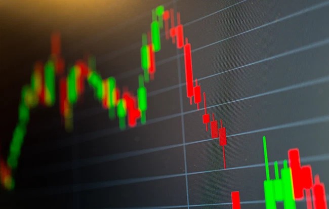 Chứng khoán sụt giảm sau đà tăng mạnh phiên hôm qua