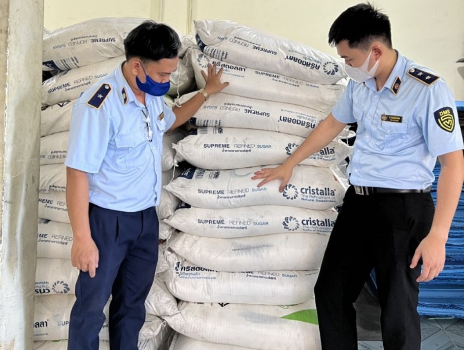 Tạm giữ gần 15 tấn đường kính có nhiều dấu hiệu vi phạm