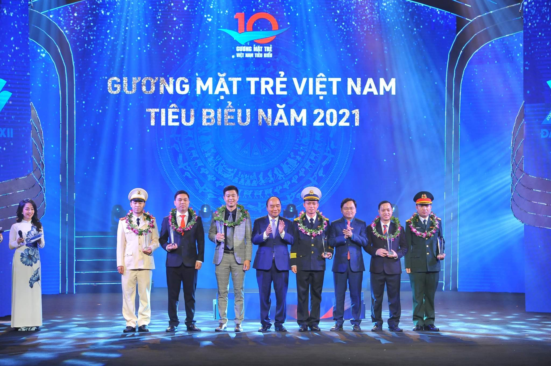 Vinh danh 10 Gương mặt trẻ Việt Nam tiêu biểu năm 2021